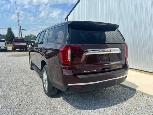 Used 2022 GMC Yukon XL SLT w/ SLT Premium Package AWD/4WD image 3