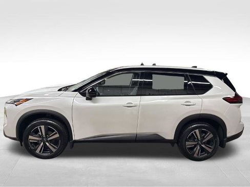 Certified 2025 Nissan Rogue SL FWD image 2