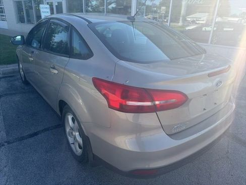 Used 2016 Ford Focus SE w/ SE Winter Package FWD image 7