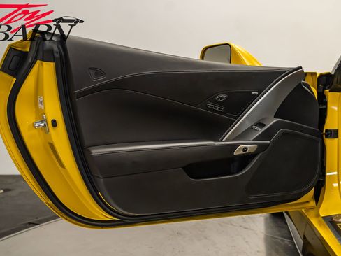 Used 2015 Chevrolet Corvette Z06 w/ 3LZ Preferred Equipment Group image 28