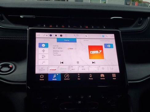 Certified 2025 Jeep Grand Cherokee Limited w/ Luxury Tech Group II RWD image 30