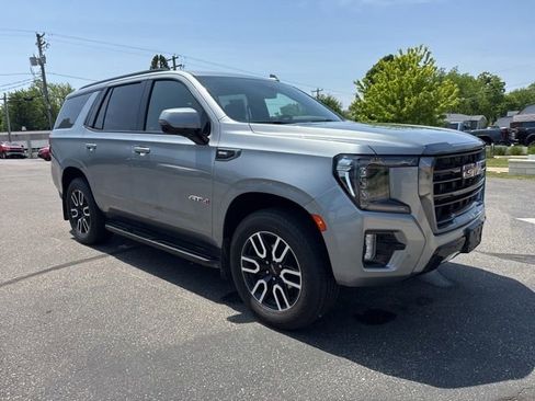 Used 2024 GMC Yukon AT4 w/ Technology Package AWD/4WD image 7