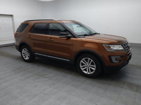 Used 2017 Ford Explorer XLT FWD image 11