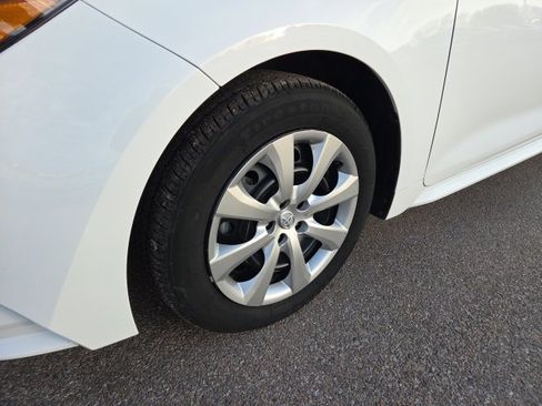 Used 2025 Toyota Corolla LE image 12