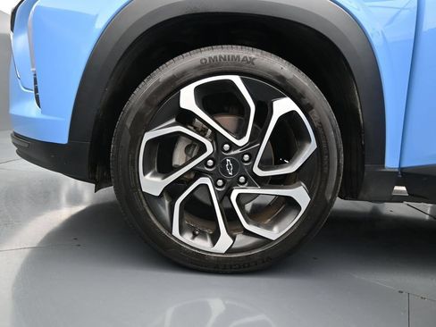 Used 2024 Chevrolet Trax RS w/ Sunroof Package FWD image 28