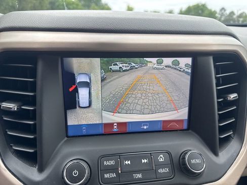 Used 2019 GMC Acadia Denali w/ Technology Package FWD image 12