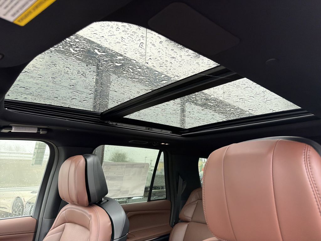 New 2026 Lincoln Navigator L Reserve AWD/4WD image 11