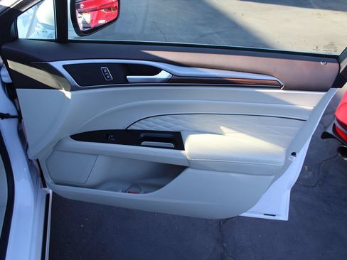 Used 2017 Ford Fusion Platinum FWD image 21