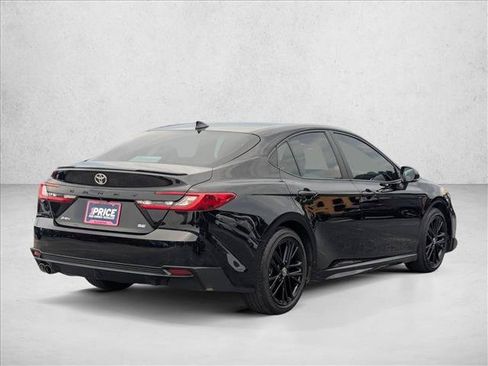 Used 2025 Toyota Camry SE FWD image 5