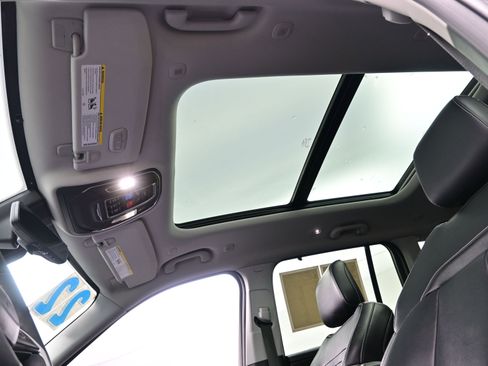 Used 2022 Jeep Grand Cherokee Limited 4xe w/ Luxury Tech Group II image 18