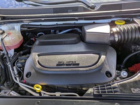 Used 2022 Chrysler Voyager LX image 23