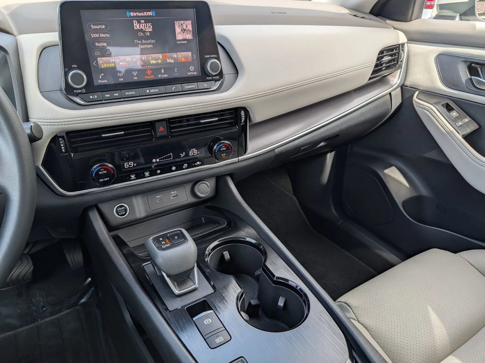 Used 2021 Nissan Rogue SV FWD image 24