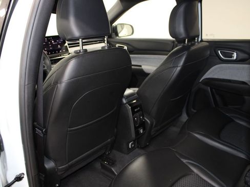 Used 2024 Jeep Compass Latitude image 21