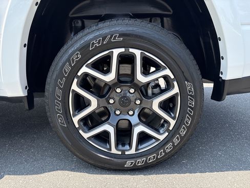 Used 2025 RAM 1500 Laramie w/ Sport Appearance Package AWD/4WD image 13