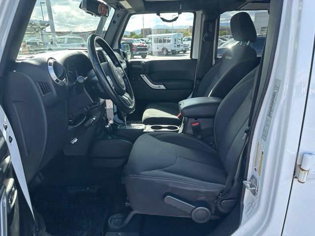 Used 2016 Jeep Wrangler Unlimited Sahara w/ Connectivity Group AWD/4WD image 16