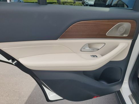 Used 2024 Mercedes-Benz GLE 450 4MATIC image 10