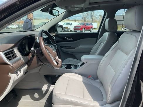Used 2020 GMC Acadia SLT FWD image 2