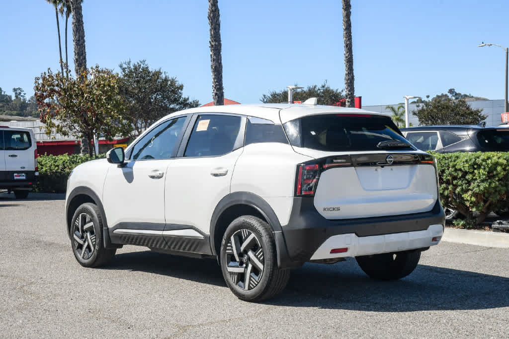 Used 2025 Nissan Kicks SV FWD image 6