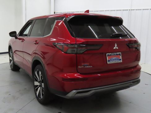 New 2025 Mitsubishi Outlander SE image 5