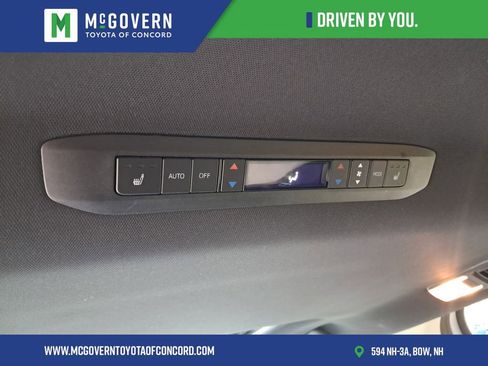 Used 2025 Toyota Sienna Platinum AWD/4WD image 30