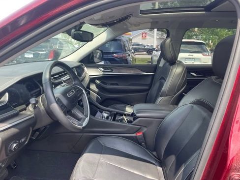 Used 2022 Jeep Grand Cherokee L Limited w/ Black Appearance Package AWD/4WD image 8
