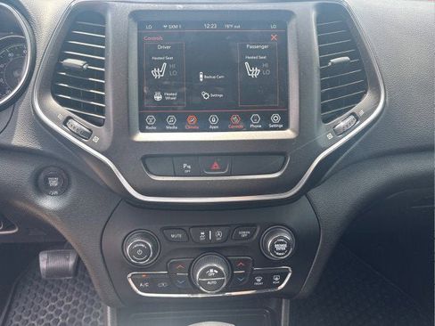 Used 2019 Jeep Cherokee Trailhawk w/ Cold Weather Group image 28