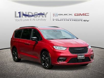 Used 2025 Chrysler Pacifica Limited