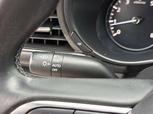 Used 2019 MAZDA MAZDA3 Hatchback FWD image 39