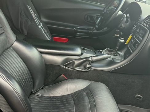 Used 2004 Chevrolet Corvette Base w/ Preferred Equipment Group image 15