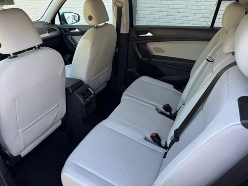 Used 2018 Volkswagen Tiguan SE FWD image 14