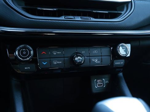 New 2026 Jeep Compass Latitude image 18