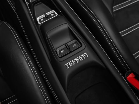 Certified 2022 Ferrari F8 Tributo RWD image 57