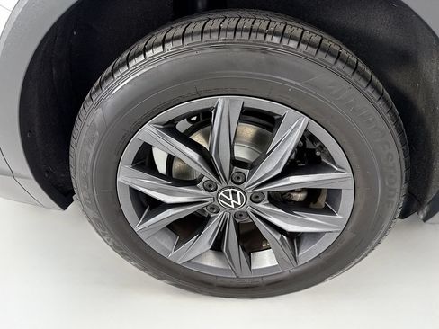 Used 2023 Volkswagen Tiguan SE w/ Panoramic Sunroof Package FWD image 32