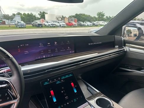 Used 2026 Cadillac Escalade 2WD image 11