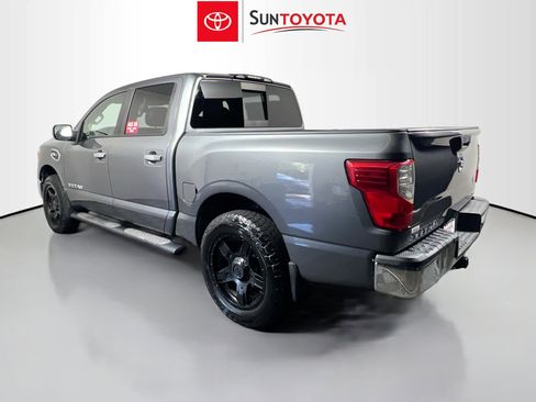 Used 2017 Nissan Titan SV RWD image 6