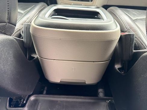 Used 2022 Chrysler Pacifica Touring-L w/ Uconnect Theater Family Group AWD/4WD image 18