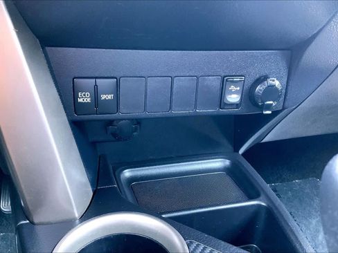Used 2014 Toyota RAV4 LE FWD image 27