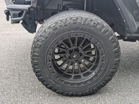 Used 2022 Jeep Gladiator Overland w/ Popular Equipment Package AWD/4WD image 10