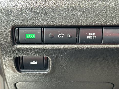 Used 2025 Nissan Sentra SV FWD image 21