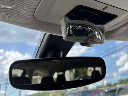 Used 2019 Chrysler Pacifica Touring-L FWD image 74