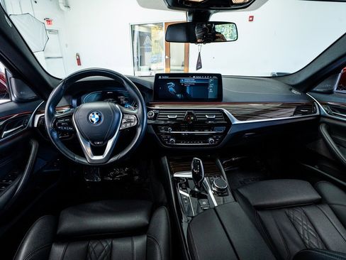 Used 2023 BMW 530e xDrive image 60