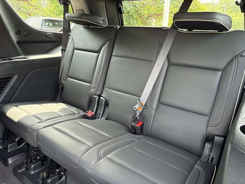 Used 2023 GMC Yukon SLT w/ SLT Premium Package AWD/4WD image 32