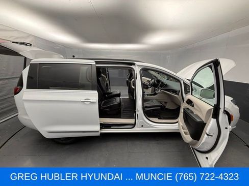 Used 2022 Chrysler Pacifica Limited FWD image 31