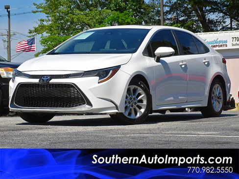 Used 2022 Toyota Corolla XLE FWD image 1