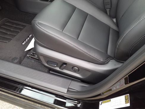 Certified 2025 Nissan Rogue SL FWD image 6