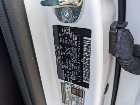 Certified 2025 Kia Sorento S image 39