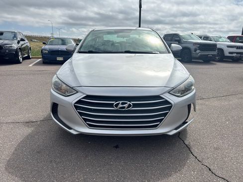 Used 2017 Hyundai Elantra SE FWD image 3