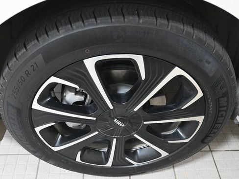 Used 2025 Lincoln Nautilus Reserve AWD/4WD image 18