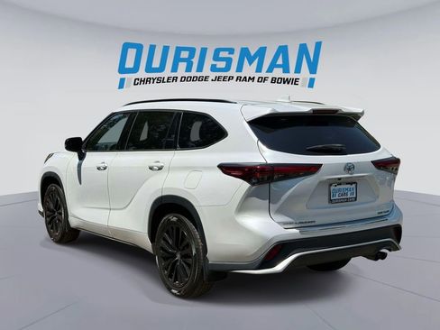 Used 2023 Toyota Highlander XSE AWD/4WD image 4
