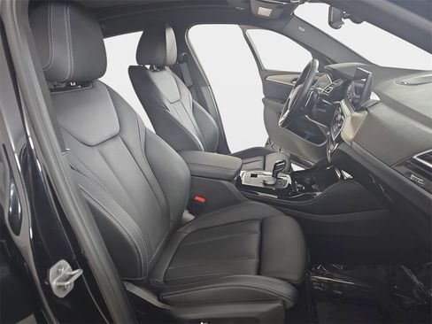 Certified 2025 BMW X4 xDrive30i image 11